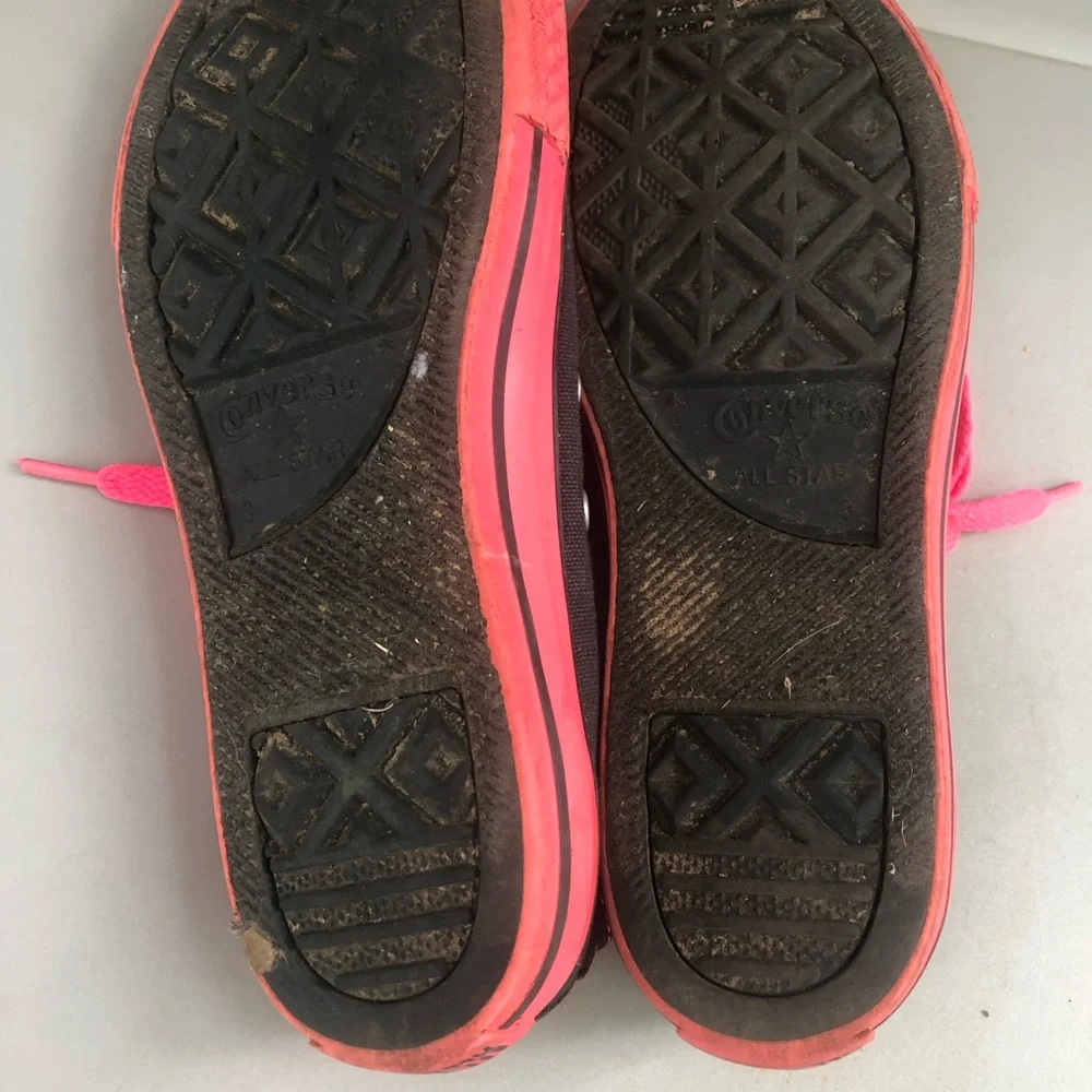 Converse Chuck Taylor All-Stars Low Top Black Bright Pink Accents Kids 3
